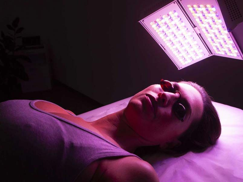 LED Photonic Light - Facial Rejuvenation in Javea with Dr. Caroline Carbasse